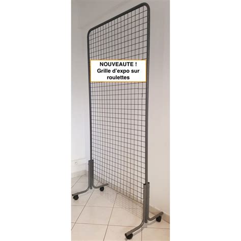 Grilles d'exposition sur roulettes .